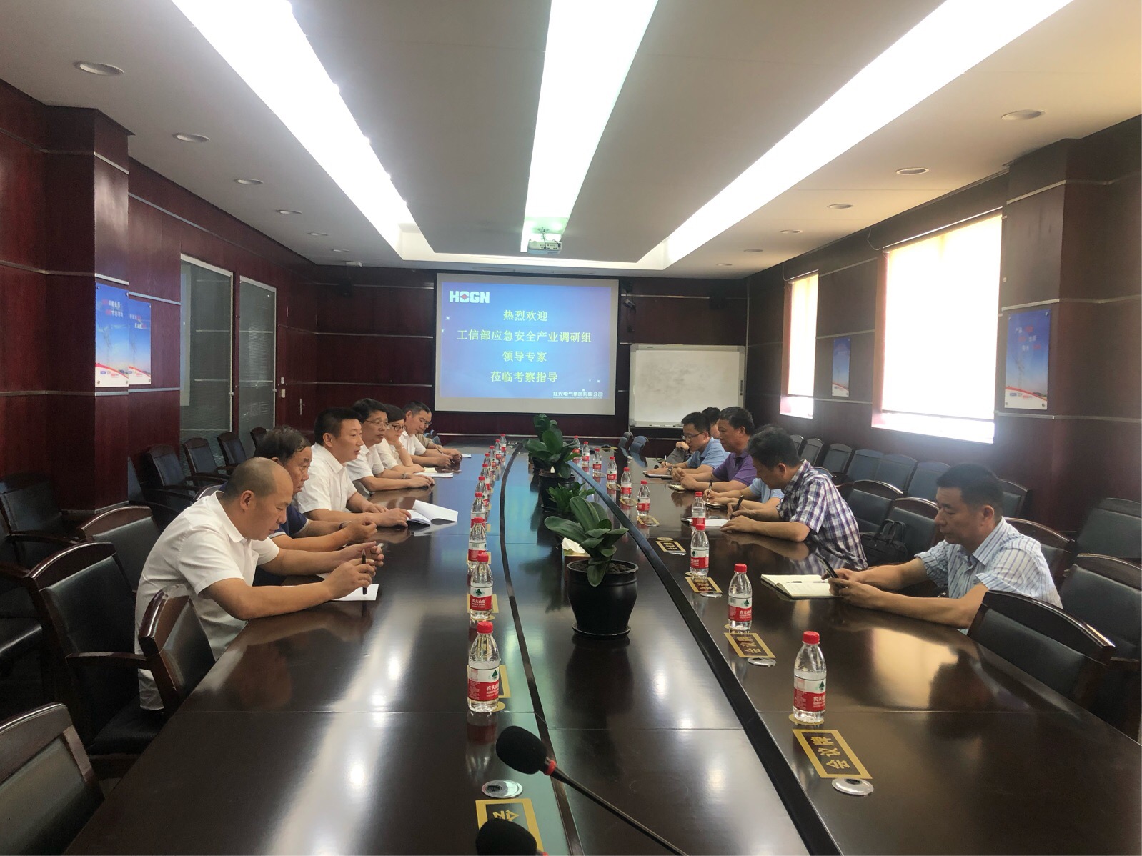 工信部应急清静工业生长战略调研组走进恒峰g22电气集团